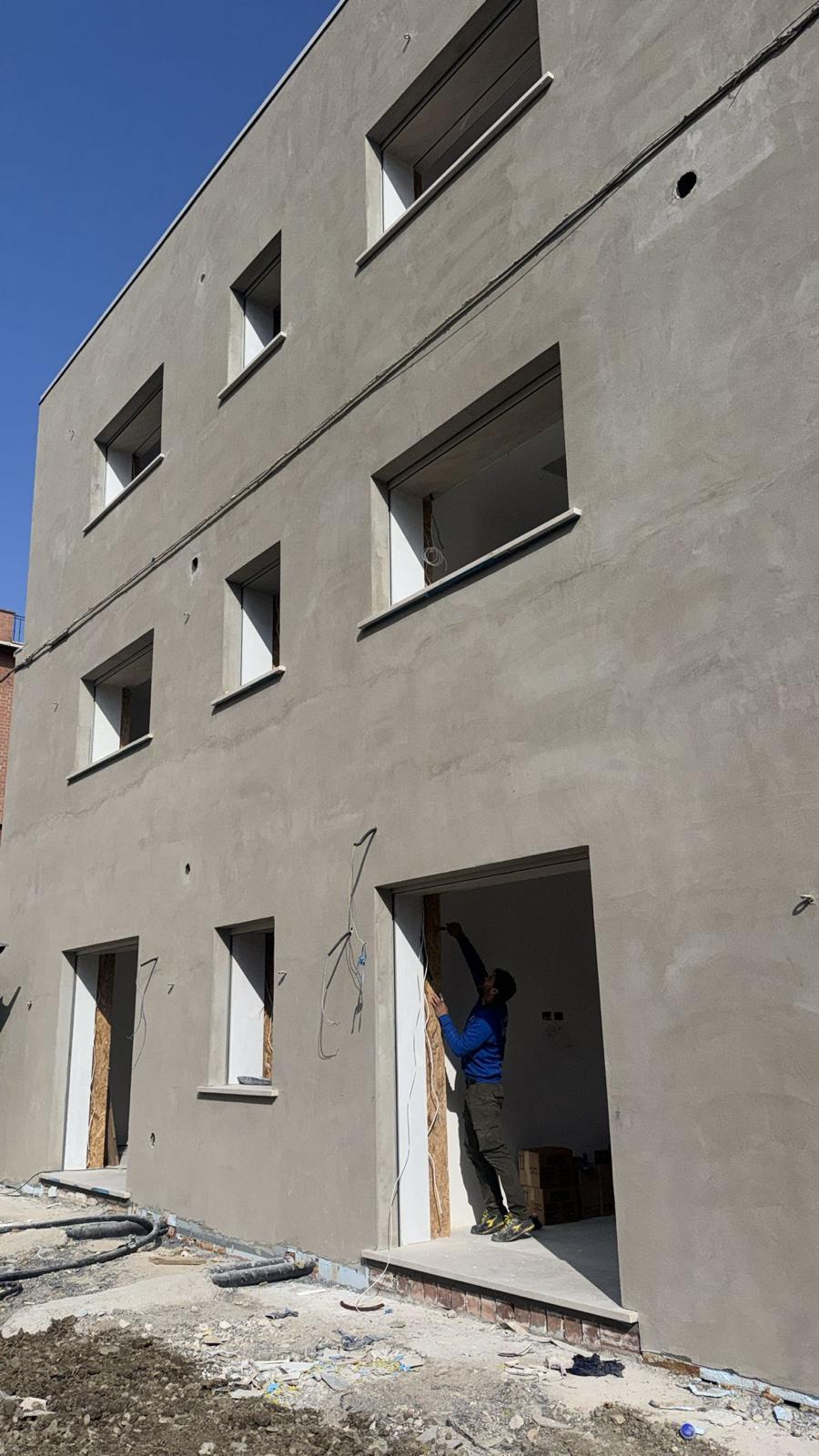 Ultimo cantiere A.M.S. Group: posa serramenti su nuova costruzione
